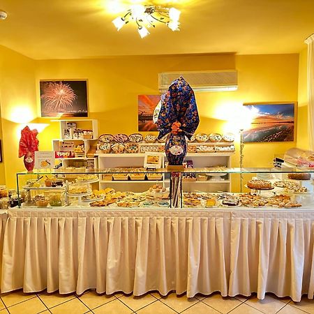 Hotel Fiorenza Милано Мартима Екстериор снимка