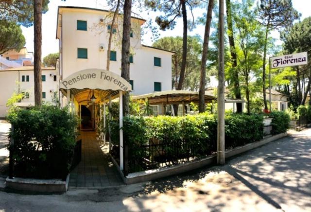 Hotel Fiorenza Милано Мартима Екстериор снимка