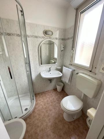 Hotel Fiorenza Милано Мартима Екстериор снимка