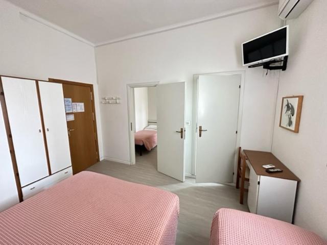 Hotel Fiorenza Милано Мартима Екстериор снимка