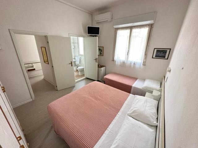 Hotel Fiorenza Милано Мартима Екстериор снимка