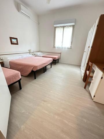 Hotel Fiorenza Милано Мартима Екстериор снимка