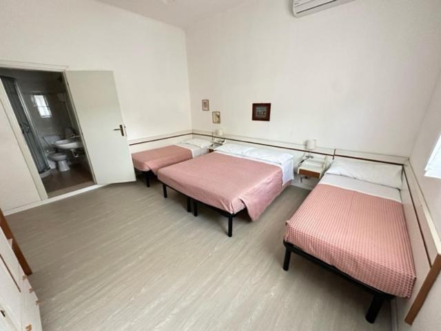 Hotel Fiorenza Милано Мартима Екстериор снимка
