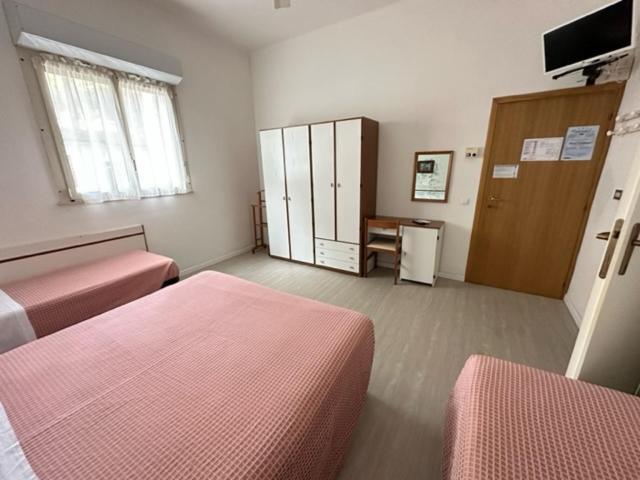 Hotel Fiorenza Милано Мартима Екстериор снимка