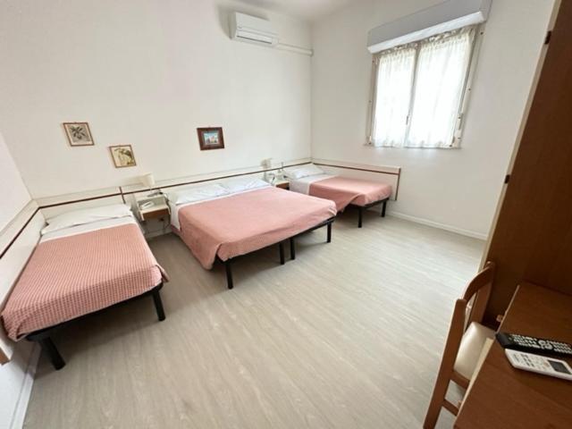 Hotel Fiorenza Милано Мартима Екстериор снимка