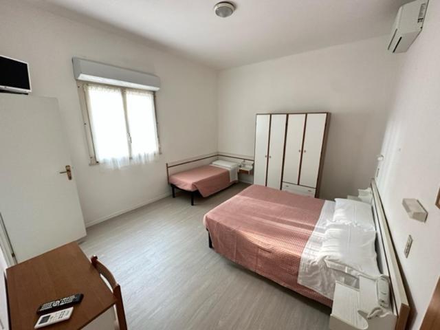 Hotel Fiorenza Милано Мартима Екстериор снимка