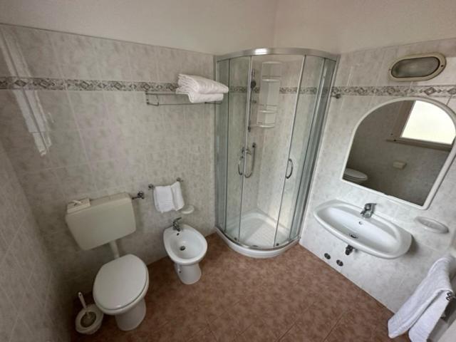 Hotel Fiorenza Милано Мартима Екстериор снимка